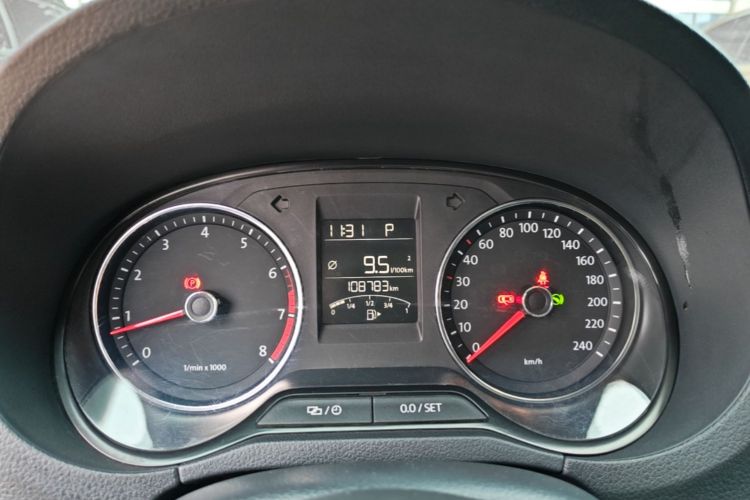 Volkswagen Polo 2014 car image #12