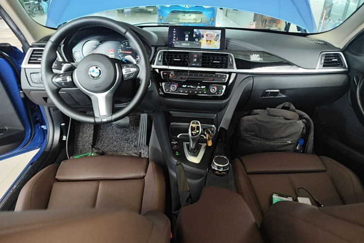 BMW 3 Series 2018 #10 BMW 3 Series 2018 car image #10