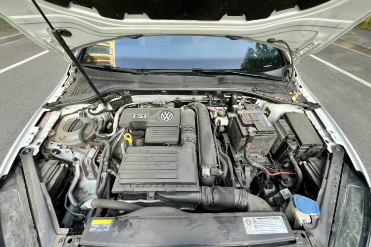 Volkswagen Golf 2019 car image #23