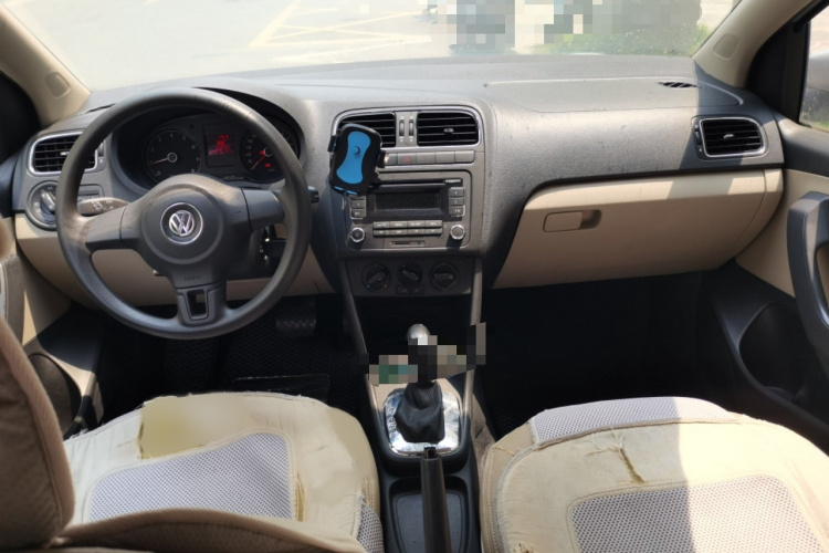 Volkswagen Polo 2011 imagem de carro #12