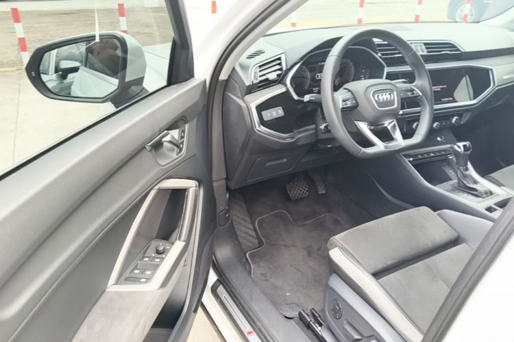 Audi Q3 2023 immagine di auto #16