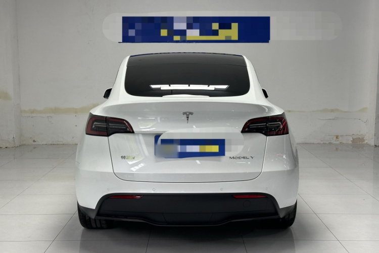 Tesla Model Y 2023 #4 Tesla Model Y 2023 car image #4