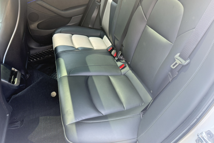 Tesla Model 3 2023 car image #11