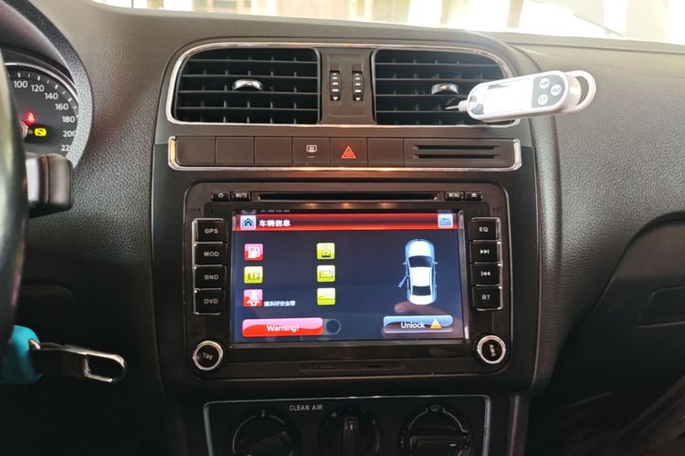 Volkswagen Polo 2016 car image #13