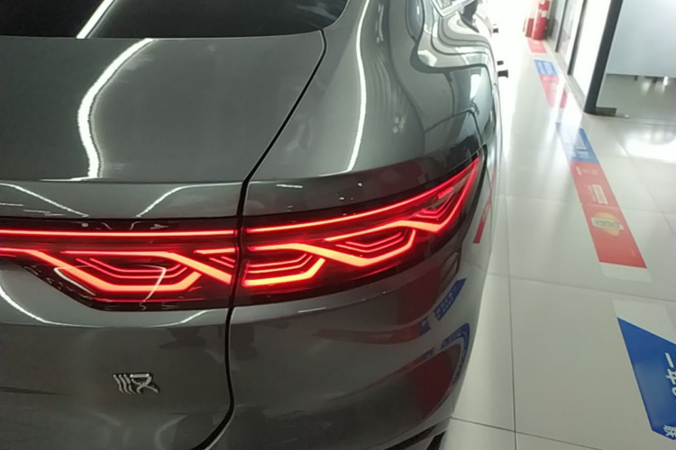 BYD Han 2023 car image #8