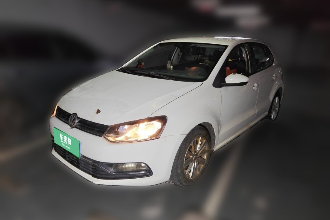 Volkswagen Polo 2015 car image 