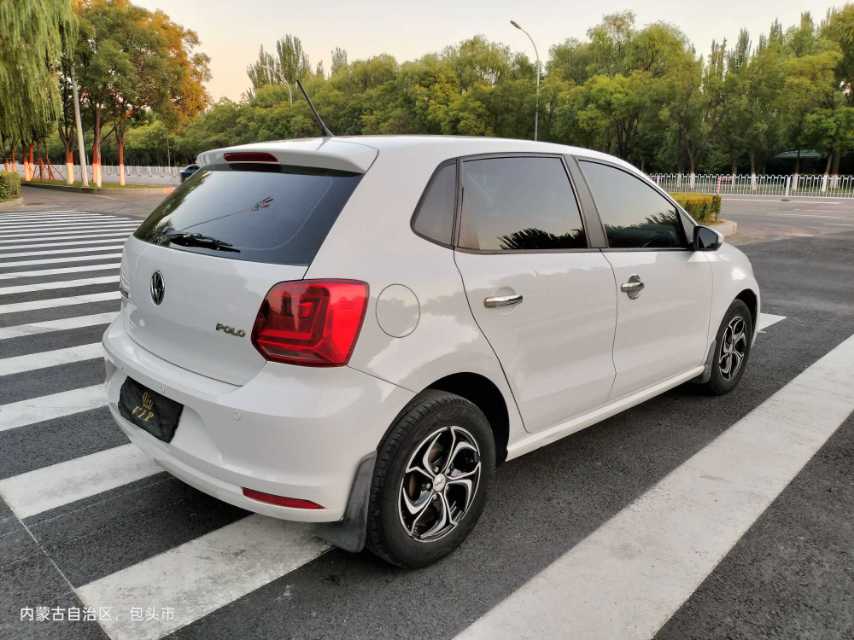 Volkswagen Polo 2015 car image #7