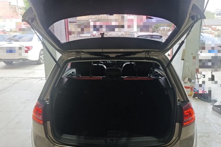Volkswagen Golf 2017 car image #19