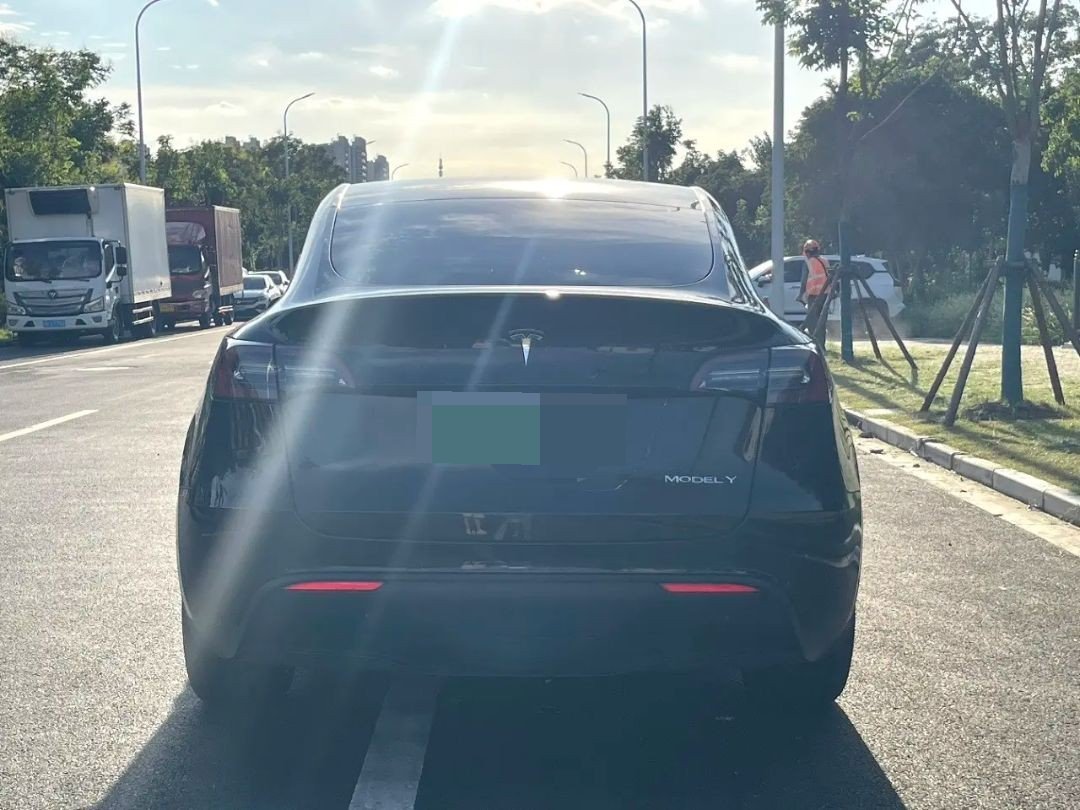 Tesla Model Y 2021 صورة سيارة #8