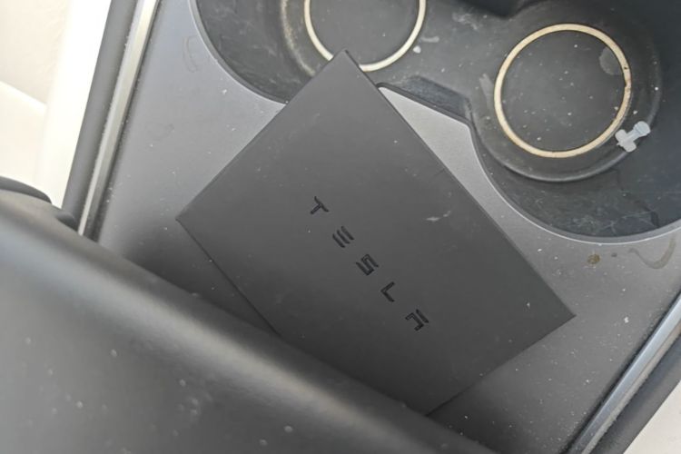 Tesla Model Y 2024 #9 Tesla Model Y 2024 car image #9