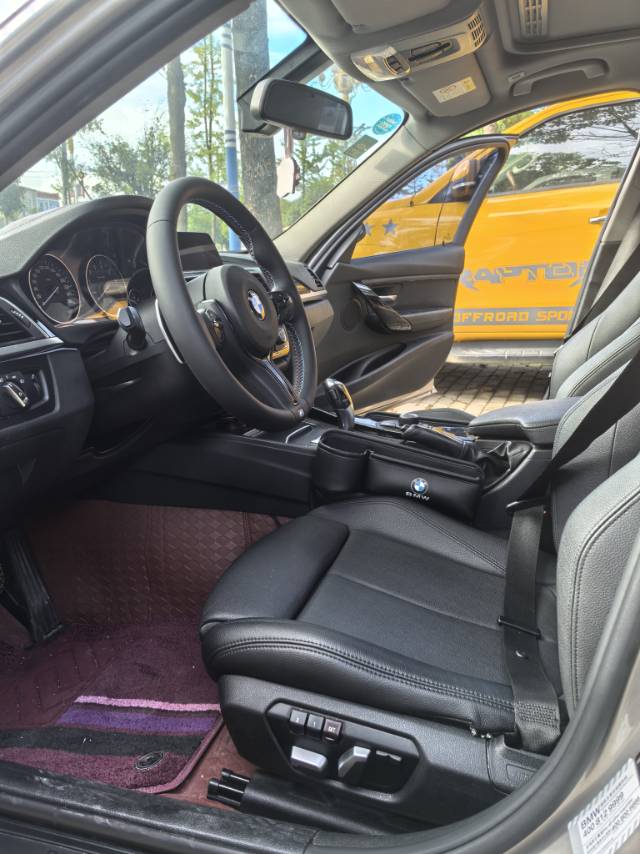 BMW 3 Series 2018 car image #6