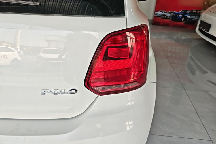 Volkswagen Polo 2017 car image #8