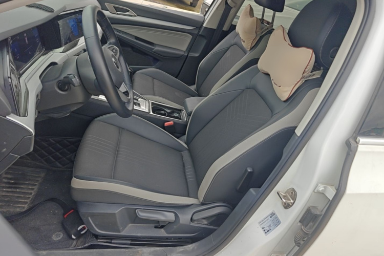 Volkswagen Golf 2021 car image #19