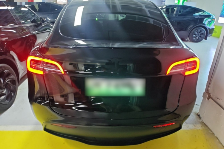 Tesla Model Y 2022 #4 Tesla Model Y 2022 car image #4