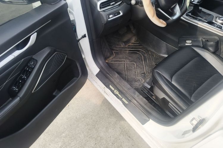 GEELY Emgrand 2024 car image #12