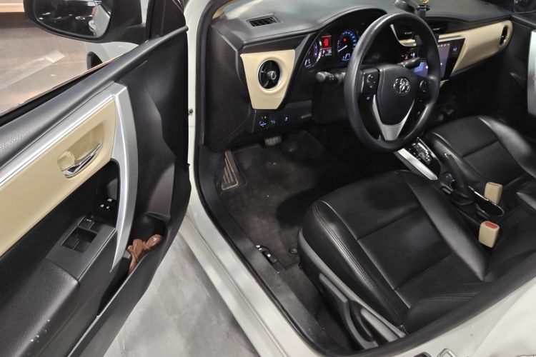 Toyota Corolla 2018 immagine di auto #16