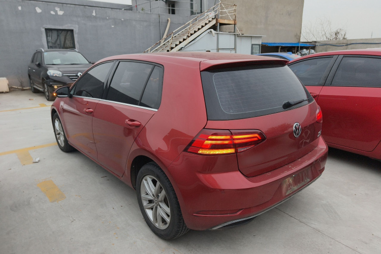 Volkswagen Golf 2018 car image #5
