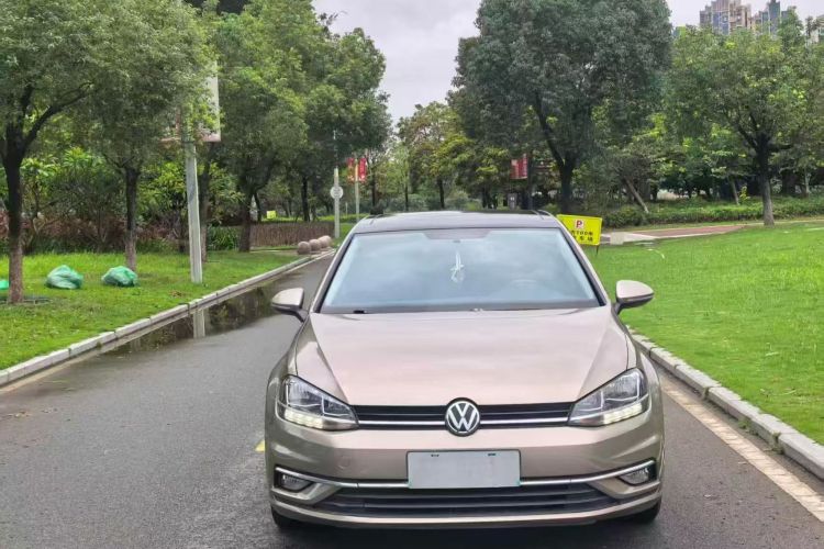 Volkswagen Golf 2018 car image #3