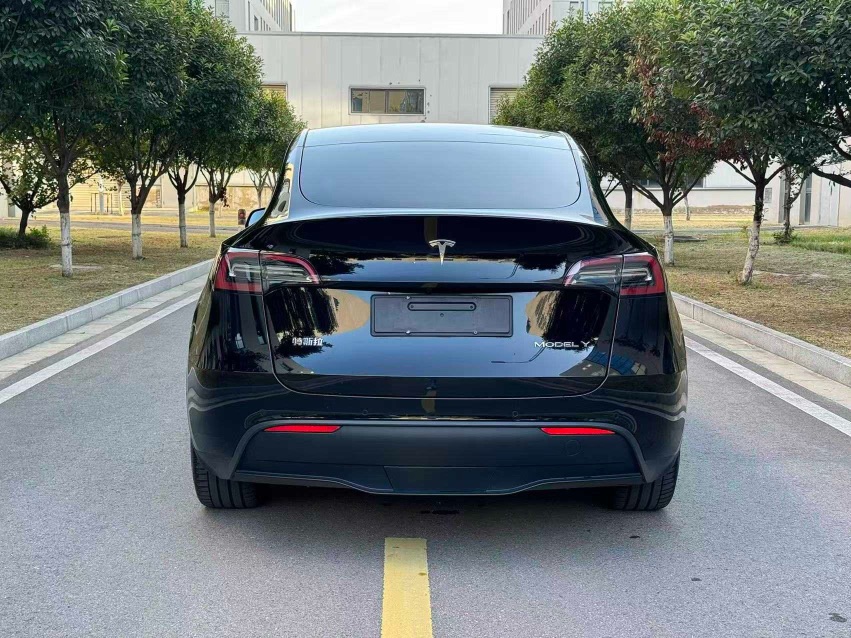 Tesla Model Y 2022 #5 Tesla Model Y 2022 car image #5