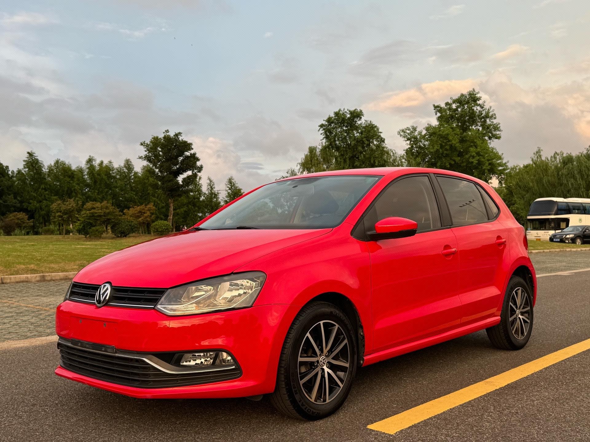 Volkswagen Polo 2018 car image 