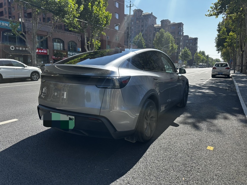 Tesla Model Y 2026 #2 Tesla Model Y 2026 car image #2