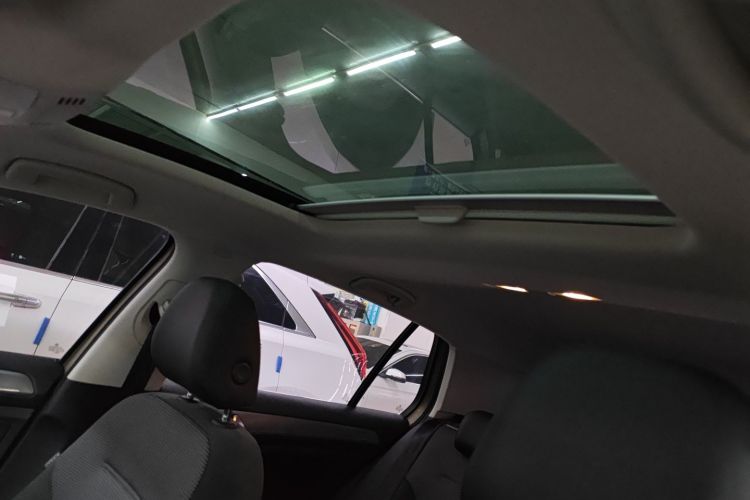 Volkswagen Golf 2020 car image #13