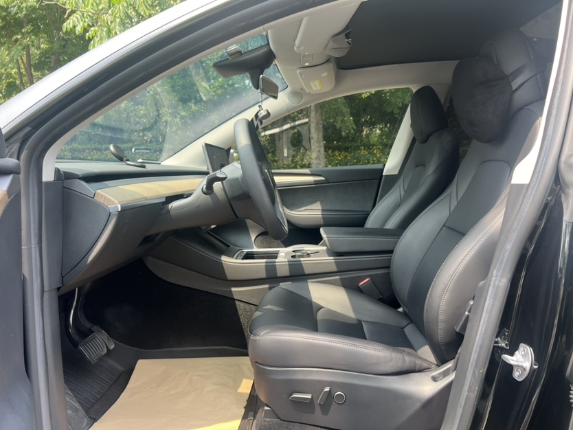 Tesla Model Y 2023 car image #7