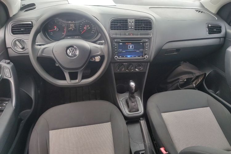 Volkswagen Polo 2016 car image #10