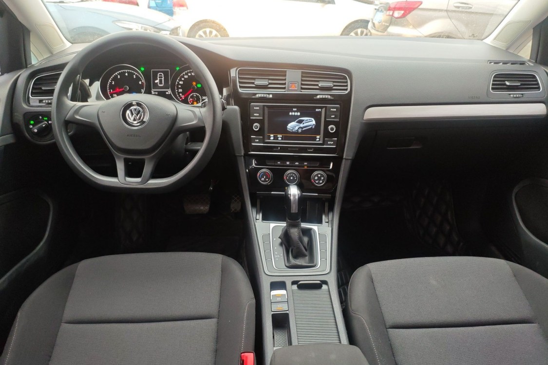 Volkswagen Golf 2019 car image #15