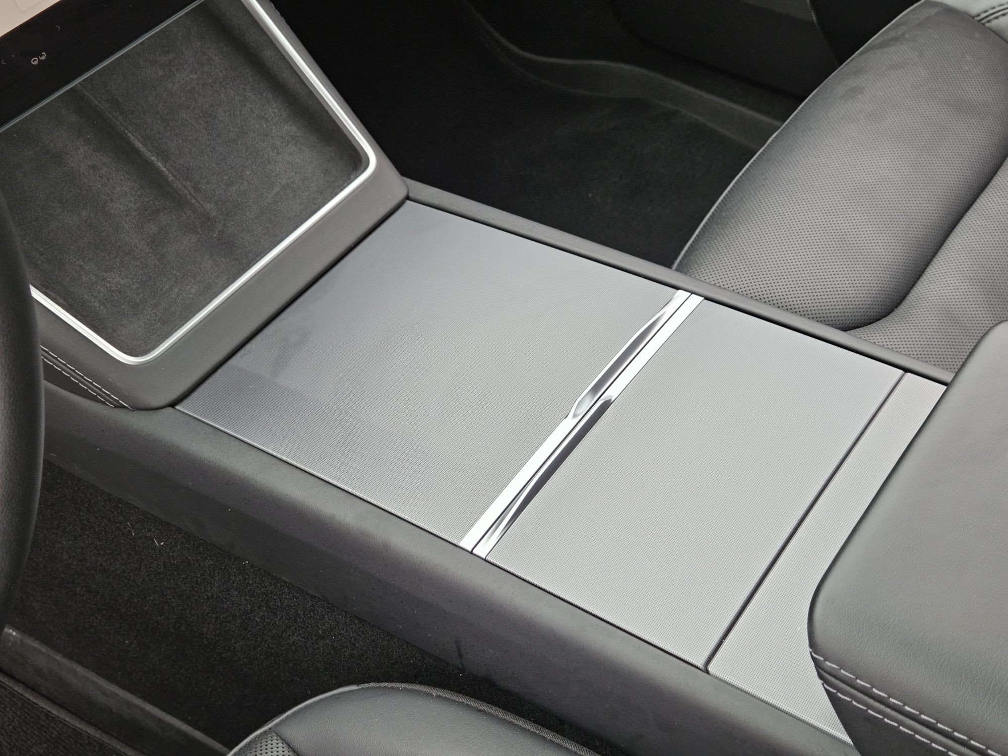 Tesla Model Y 2025 صورة سيارة #11