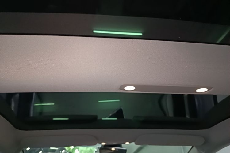 Tesla Model 3 2022 car image #18