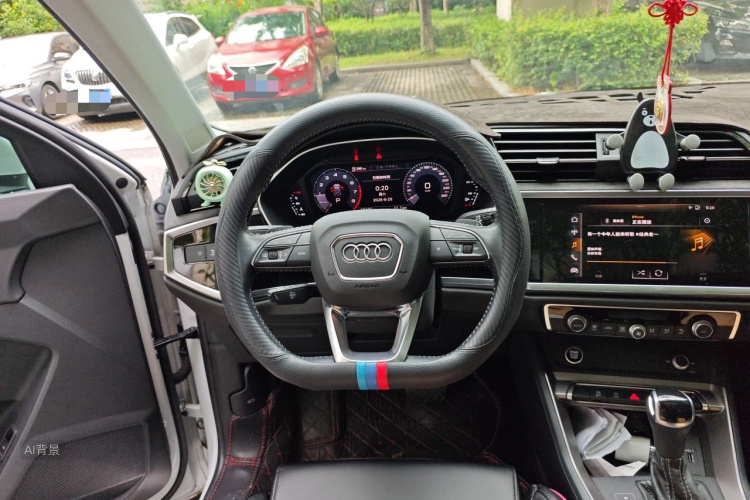 Audi Q3 2021 car image #12