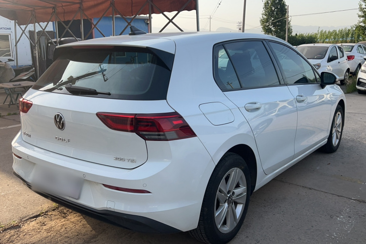 Volkswagen Golf 2023 car image #5