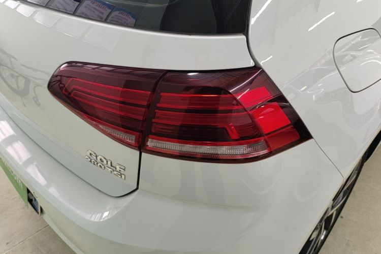 Volkswagen Golf 2020 car image #8