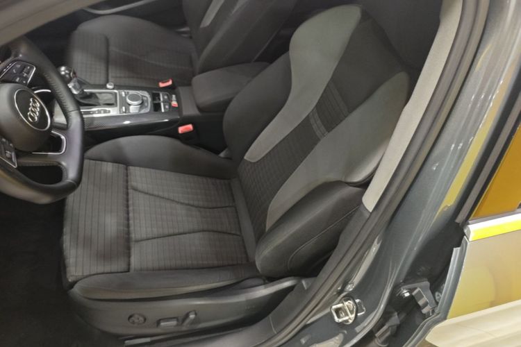 Audi A3 2018 car image #19