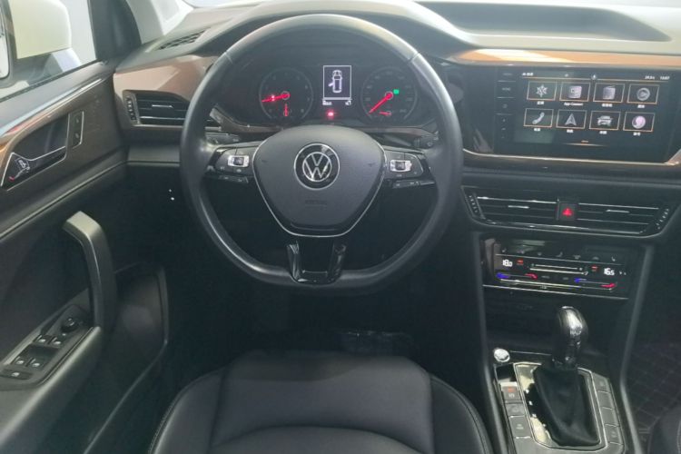 Volkswagen Tharu 2020 car image #11
