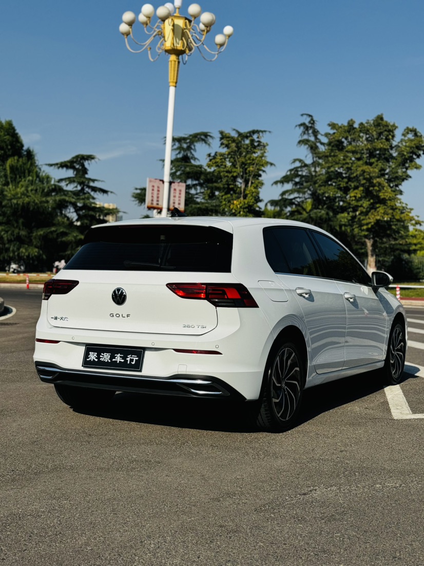 Volkswagen Golf 2023 car image #6