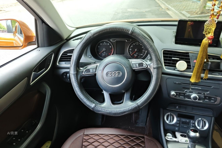 Audi Q3 2015 car image #12