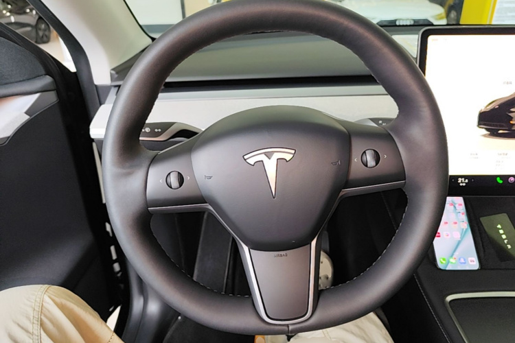 Tesla Model Y 2023 #11 Tesla Model Y 2023 car image #11