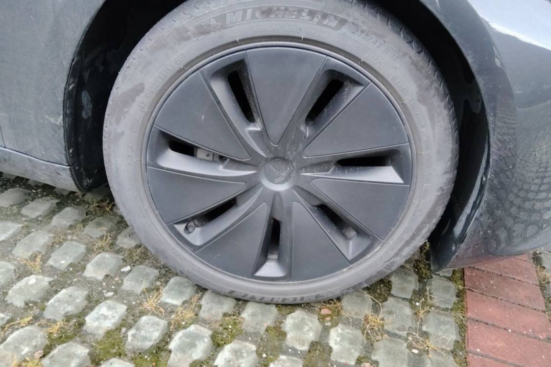 Tesla Model 3 2024 car image #9