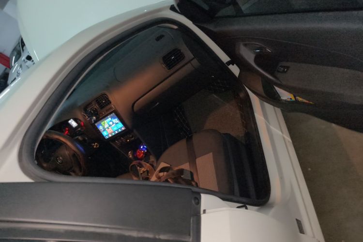 Volkswagen Polo 2018 car image #21
