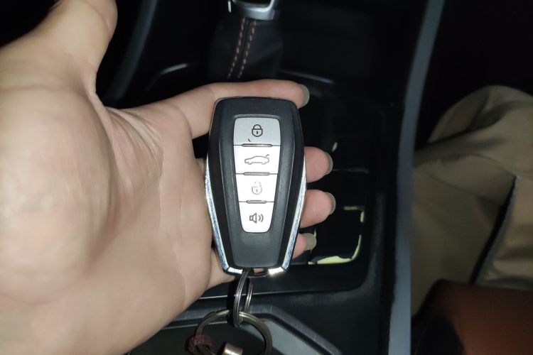 GEELY Vision X6 2020 immagine di auto #9