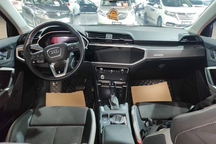 Audi Q3 2021 car image #10