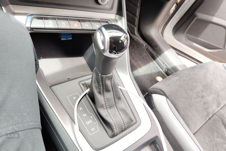 Audi Q3 2022 car image #16