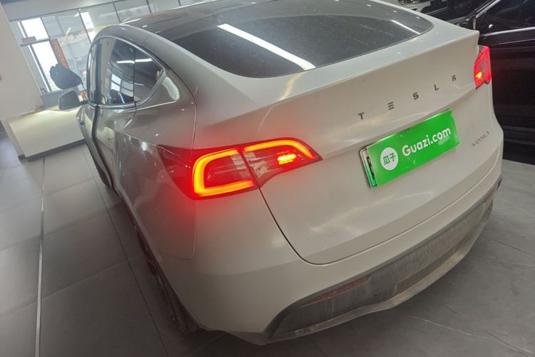 Tesla Model Y 2024 #5 Tesla Model Y 2024 car image #5