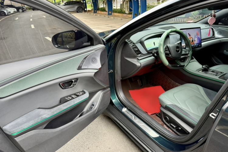 BYD Han 2023 immagine di auto #17