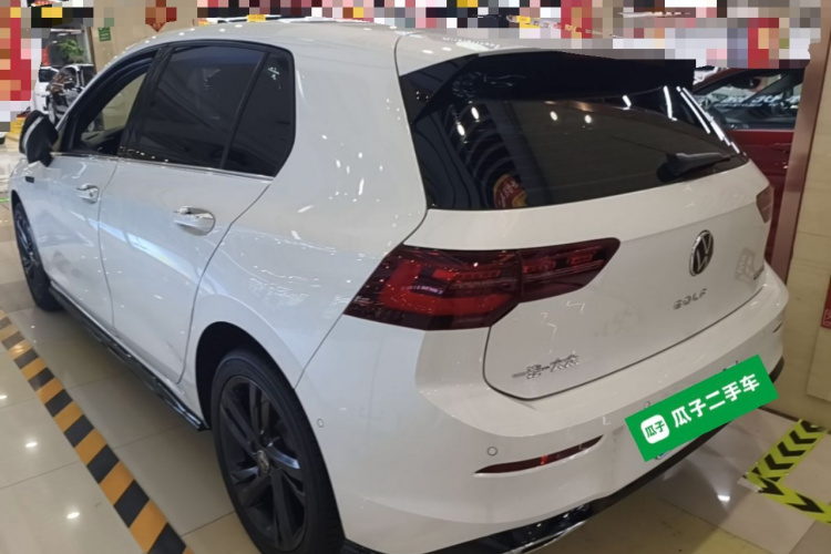 Volkswagen Golf 2023 car image #5