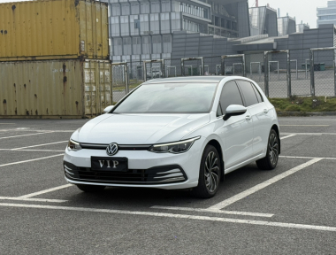 Volkswagen Golf 2023 car image 