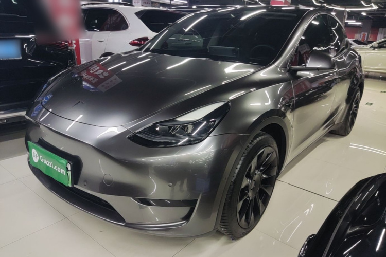 Tesla Model Y 2022 car image #2