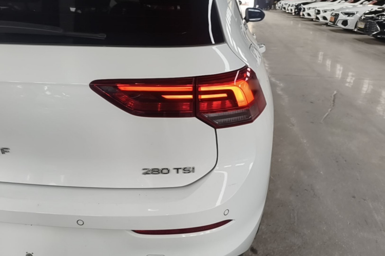 Volkswagen Golf 2023 car image #8